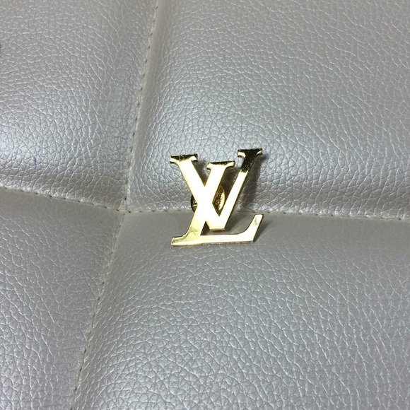 Louis Vuitton logo pin counter staff pin - - Picture 3 of 8